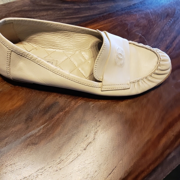 White Chanel 8.5 Cream Loafer *FLAW:right shoe only* - Picture 1 of 6